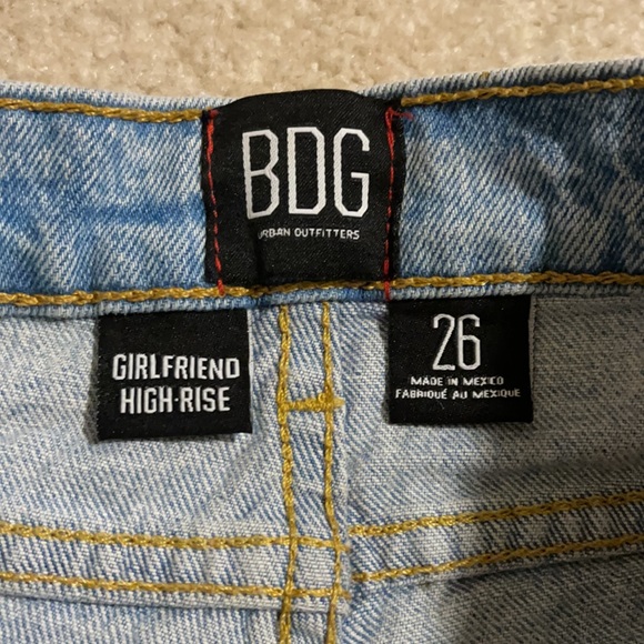 Urban Outfitters BDG Girlfriend High Rise Cutoff Denim Shorts Raw Hem Light-26 - Picture 9 of 11